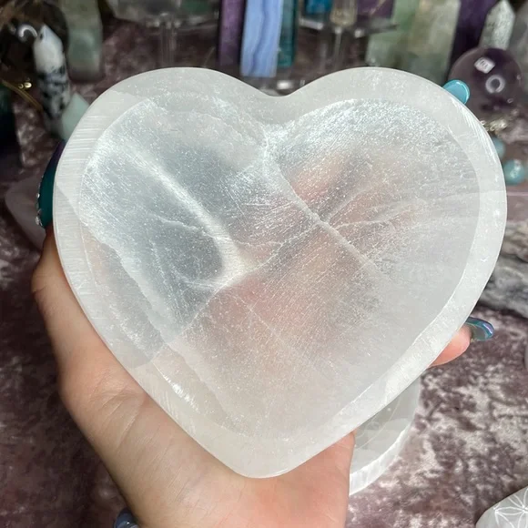 🤍 Selenite heart bowl 🤍 - Picture 1 of 7